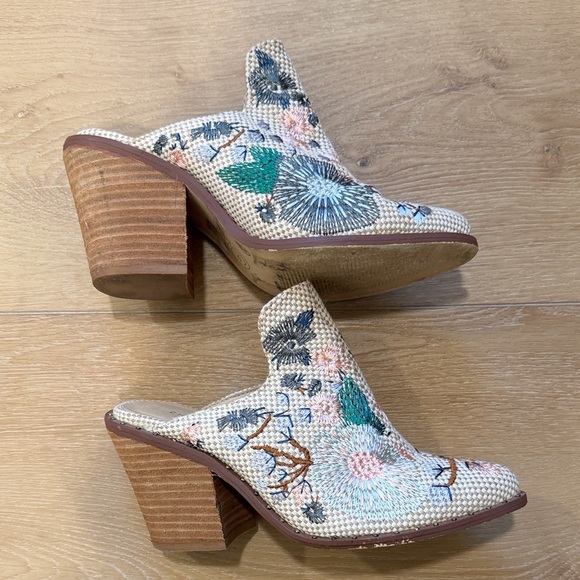 Chinese Laundry Floral Embroidered Mules - Picture 3 of 7